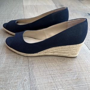 Bandolino navy peep toe espadrilles